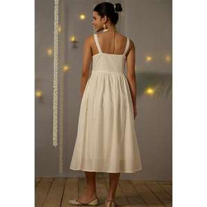 Elegante Vestido Anarkali Blanco sin Mangas con Dupatta, Vestido Étnico para Mujer para Fiestas - Product Image 4