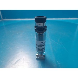 Manomètre capacitif chauffé MKS 872B-29659, utilisé comme pièce détachée pour équipement semi-conducteur d'époque - Product Image 1