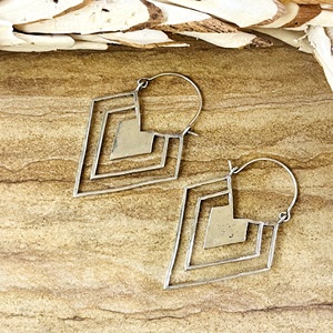 Último Diseño Pendientes de Aro Boho Chevron Joyería Étnica de Latón para Mujer Chapado en Plata Geométrico Rombo Colgante para Venta al por Mayor OEM ODM - Product Image 5