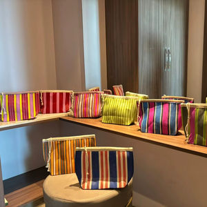 Pochette cosmétique en polypropylène holographique recyclé en nylon, fermeture éclair tendance, sac à maquillage pour femme, nouvelle pochette de luxe en nylon recyclé - Product Image 1