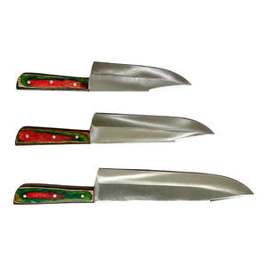 Juego de Tres Cuchillos de Cocina de Acero Inoxidable con Hojas Plateadas y Mangos de Madera Roja y Verde para Cortar Carne y Preparar Alimentos - Product Image 5