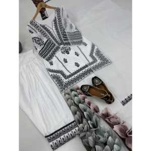 Ensemble haut, bas et dupatta pour femmes, magnifique pour les fêtes - Product Image 5