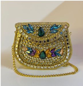 Sac de rangement de luxe, pochette indienne en pierre Kundan, sac de mariée ethnique plaqué or avec embellissements colorés, sac de soirée - Product Image 2