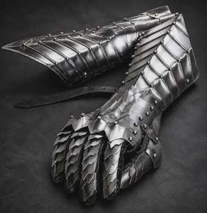 Gants en acier argentés, armure de main articulée, forme personnalisée, artisanat métallique, thème moderne antique, technique d'émail doux - Product Image 3