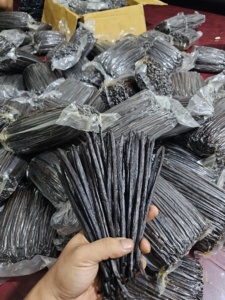 วานิลลาอินโดนีเซียเกรดส่งออก 1 กก. ชนิด Planifolia เนื้อแน่น กลมกลม นุ่ม ฉ่ำ เงางาม กลิ่นหอมเข้มข้น วานิลลินสูง - Product Image 5