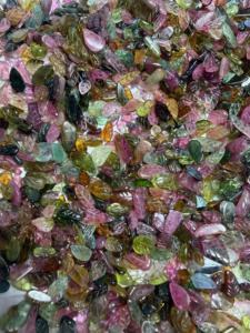 พลอยทัวร์มาลีนธรรมชาติ BU GEMS รูปทรงใบไม้  รับรองโดยผู้เชี่ยวชาญ  คละสี ไม่มีรู  ขนาดอิสระ  นำเข้าจากแอฟริกา สำหรับทำเครื่องประดับ - Product Image 4