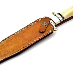 Couteau de chasse Bowie en acier Damas fait main et personnalisé 2026 avec manche en bois et étui en cuir pour le camping et la randonnée - Product Image 5
