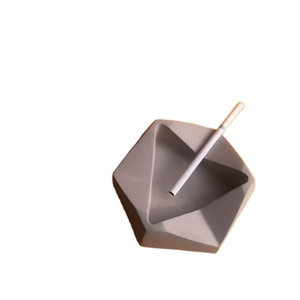 Cendrier sans fumée en aluminium, design industriel moderne, durable, résistant à la chaleur, accessoire de fumeur de table, aspect artisanal haut de gamme - Product Image 1