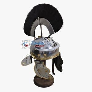 Casco Romano de Centurión Medieval de Metal de Latón Antiguo con Pluma Negra, Diseño para Halloween, Acabado Pulido Galvanizado Hecho a Mano - Product Image 6