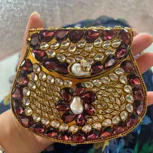 กระเป๋าคลัทช์ดีไซน์สวยงาม งานแฮนด์เมด ประดับมุก Kundan สำหรับผู้หญิง ดีไซน์หรูหรา สไตล์ชาติพันธุ์ เหมาะสำหรับงานแต่งงาน แฟชั่นงานกลางคืน ราคาประหยัด - Product Image 6