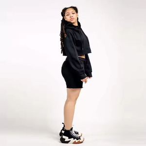 Ensemble de survêtements en molleton pour femmes, coupe ample, sweat à capuche court à manches longues et short à cordon de serrage, fabrication OEM ODM sur mesure - Product Image 2