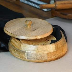 Cazuela de Madera con Diseño Único y Hermosas Flores Pintadas a Mano en la Tapa, Ecológica, Apta para Lavavajillas, 20 cm de Diámetro, Pulida - Product Image 1