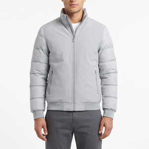 Chaqueta Bomber de Hombre Casual Minimalista Gris Claro con Mangas Acolchadas Horizontales, Cuello Alto y Dobladillo Acanalado de Softshell - Product Image 1
