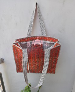 Sac fourre-tout en coton matelassé orange, imprimé floral bohème Jaipuri, fait main, vibrant, avec cordon de serrage et double compartiment polyvalent - Product Image 3
