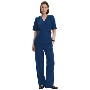 PROMOTION EXCEPTIONNELLE : Ensemble d'uniformes médicaux unisexes à col en V avec pantalon droit – Haut et pantalon de travail médical – Usine FMF - Product Image 1