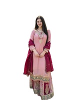 TV Serial Actrice Style Magnifique Couleur Rose Broderie Lourde Cou Conception Taille Libre Anarkali Robe Collection / Salwar Kameez