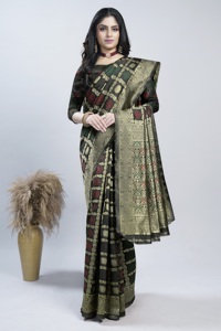 Sari Banarasi de diseño indio con bordados y pedrería, ideal para ocasiones étnicas y fiestas, disponible al mejor precio. - Product Image 6