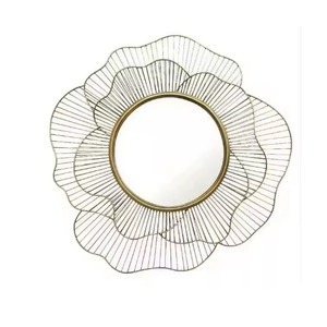 Miroir mural ovale élégant avec cadre en bois doré, accent décoratif traditionnel - Product Image 2
