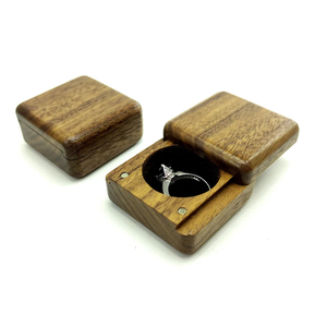 Caja Redonda de Madera Hecha a Mano para Anillos de Compromiso, Estuche Pequeño de Viaje para Joyas, Caja de Anillo de Compromiso de Madera Personalizada para Mujer - Product Image 4