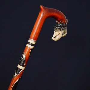 Bâton de marche en bois rustique éco-responsable fait main avec poignée sculptée - Décoration intérieure (Aigle NOUVEAU) - Product Image 2