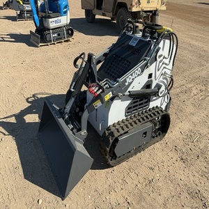 รถตักล้อยางขนาดเล็ก JQ Power Compact Skid Steer Loader ประสิทธิภาพสูง พร้อมส่วนประกอบระดับพรีเมียมและระบบส่งกำลังที่มีประสิทธิภาพ สำหรับขาย - Product Image 1