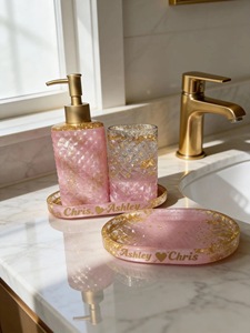 Ensemble de salle de bain moderne portable en résine acrylique bleu ciel de luxe ILAHI, trois pièces, design floral, accessoires pour la maison, Uttar Pradesh - Product Image 4