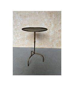 Table d'appoint en métal inspirée des bijoux, apportant une touche glamour à la chambre, au salon et à l'entrée. - Product Image 1