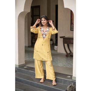 Conjuntos de Kurti y Pantalón de Crepé Francés Puro para Mujer - Product Image 1