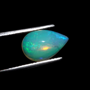 พลอยโอปอลไฟสีขาวธรรมชาติ HAYAAT GEMS รูปทรงลูกแพร์เจียระไนแบบคาโบชอง น้ำหนัก 1.50 กะรัต พร้อมสีสันเปลี่ยนแปลง - Product Image 3