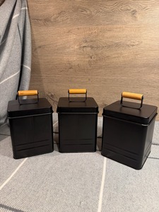 Juego de Recipientes de Almacenamiento de Metal Negro Mate para Té, Café y Azúcar, Organizador Elegante para la Encimera de la Cocina y Juego de Recipientes Modernos de la India - Product Image 3