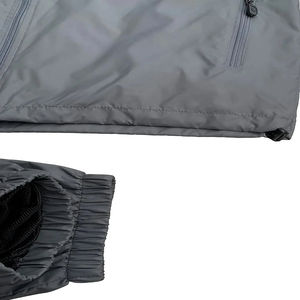 Conjunto Deportivo Personalizado de Dos Piezas con Chaqueta Ligera de Cierre Completo y Pantalones Deportivos a Juego - Product Image 2