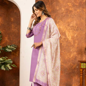 Ensemble élégant Kurti, pantalon et dupatta en soie brodée Marina avec dupatta en maslin à imprimé numérique - Product Image 1