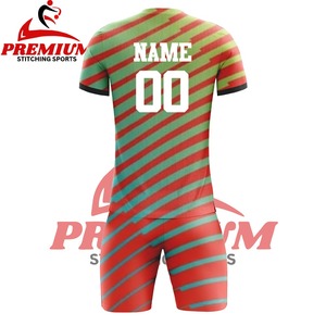 Uniforme de football pour hommes respirant de qualité supérieure OEM, manches courtes, logo personnalisé, couleur unie, tissu 100% polyester - Product Image 2