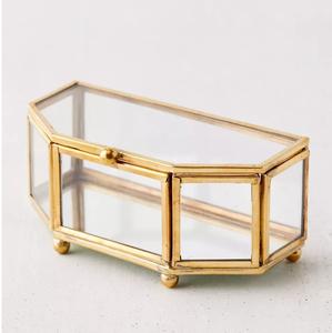 Boîte à bijoux vintage luxueuse en verre en forme de D, faite à la main, en laiton doré, avec miroir, pour la décoration de la maison - Product Image 1