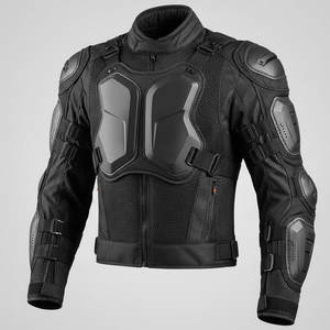Veste de protection pour motard avec matériau de protection flexible, sangles réglables et design audacieux inspiré du streetwear moderne - Product Image 1