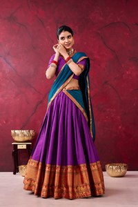 Conjunto de Lehenga Choli de Algodón con Tejido Zari de Narayanpet de Trendbuy con Cinturón - Product Image 2