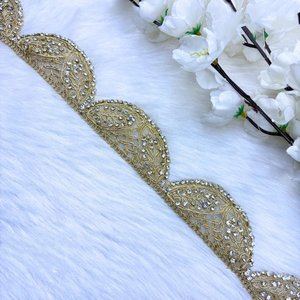 Accesorios de Lujo para Vestidos de Novia: Encaje Metálico Vintage Ecológico con Bordado Festoneado en Oro y Plata Zari Voile - Product Image 4