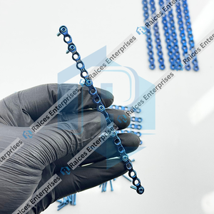 Juego de 66 Placas y Tornillos de Titanio de Alta Calidad de 2.4mm, Cortables y con Bloqueo, para Cirugía Ortopédica Veterinaria en Perros y Gatos - Product Image 2