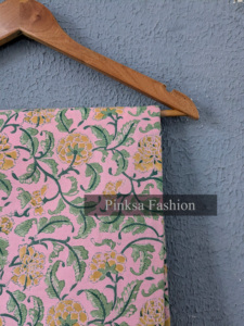 ผ้าฝ้ายพิมพ์ลายดอกไม้สีชมพูพรีเมียม 100% สำหรับชุดฤดูร้อนและงานควิลท์ ผลิตด้วยมือในอินเดีย - Product Image 2