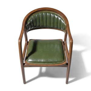 Fauteuil moderne en noyer massif avec dossier incurvé et revêtement en cuir PU, chaise de salle à manger faite à la main par Toan Phong - Product Image 1