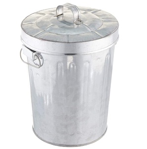 Les poubelles en aluminium, en métal, offrent une fiabilité à long terme qui surpasse les alternatives en plastique de plusieurs années. - Product Image 2