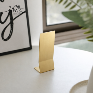 Porta Tarjetas de Visita Minimalista de Latón, Moderno Soporte Vertical para Tarjetas de Escritorio, Exhibidor de Tarjetas de Visita para Mesa de Oficina - Product Image 1