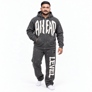 Ensemble de survêtement gris en molleton à capuche pour homme avec logo personnalisé imprimé floqué blanc, tenue décontractée d'automne, ensemble pour homme OEM - Product Image 1