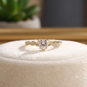 Bague de mariage en or jaune plaqué avec diamant taille cœur et moissanite, bande torsadée, pour la Saint-Valentin - Product Image 4