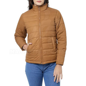 Vestes matelassées élégantes pour femmes avec logo personnalisé, dotées d'un tissu de qualité supérieure, d'une fermeture éclair intégrale et de poches latérales, conçues pour un usage quotidien. - Product Image 2