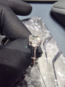 Anillo de Compromiso de Diamantes de Corte Esmeralda con Certificación IGI en Oro Blanco de 8K de Lujo, Anillo Minimalista con Engaste de Puntas para Mujer, Ideal para Bodas y Fiestas - Product Image 6