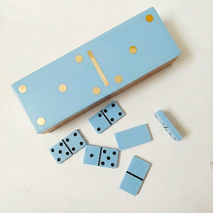 Élégant jeu de dominos en résine bleu ciel avec détails dorés, étui de rangement durable et tuiles à finition lisse pour un cadeau de luxe - Product Image 1