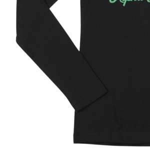 Camiseta Negra de Manga Larga AKA 1908 para Mujer, Bordado Chenille, Ropa de Hermandad Griega, Algodón Premium, Corte Elegante - Product Image 4