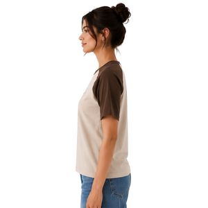เสื้อยืดแขนสั้นคอกลมสีเบจและสีน้ำตาลสำหรับผู้หญิง พิมพ์ลายกราฟิกแมวน่ารักและผีเสื้อ ผ้าฝ้ายลำลอง สั่งทำได้ตามแบบ OEM ODM - Product Image 3