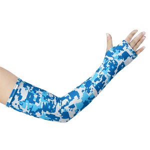 Manchons de bras de performance 100 % polyester, sans couture, à fusion dégradée, motif camouflage bleu, équipement de cyclisme sur route, fabriqué au Pakistan - Product Image 5